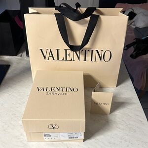 Valentino Garavani Cream empty shoe Box and Bag Set in good condition🖤🧴11/23/25